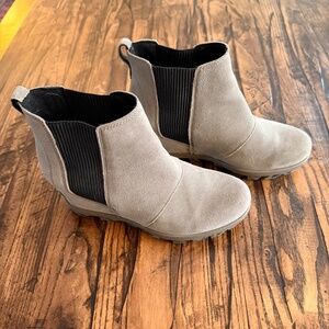 Joan Rhapsody Chelsea Wedge - Green/Gray Size 8